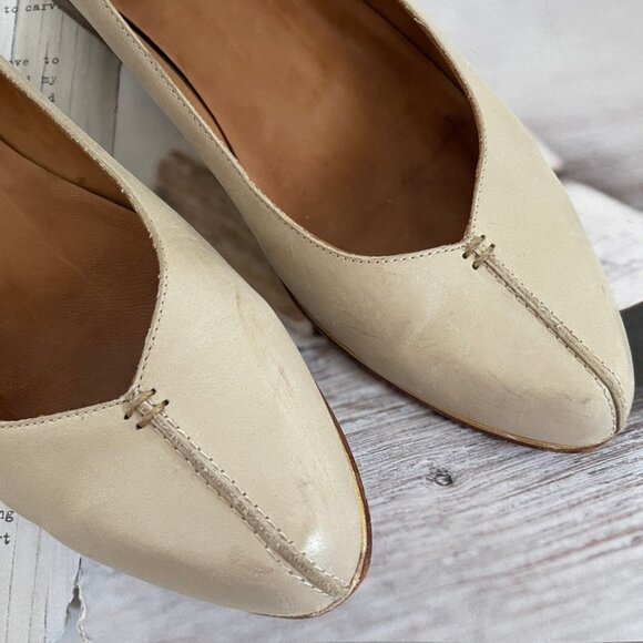 JOHN FLUEVOG Cream Colored Leather Ankle Strap Flats: Size 9; Retailed for $349! - Picture 5 of 9
